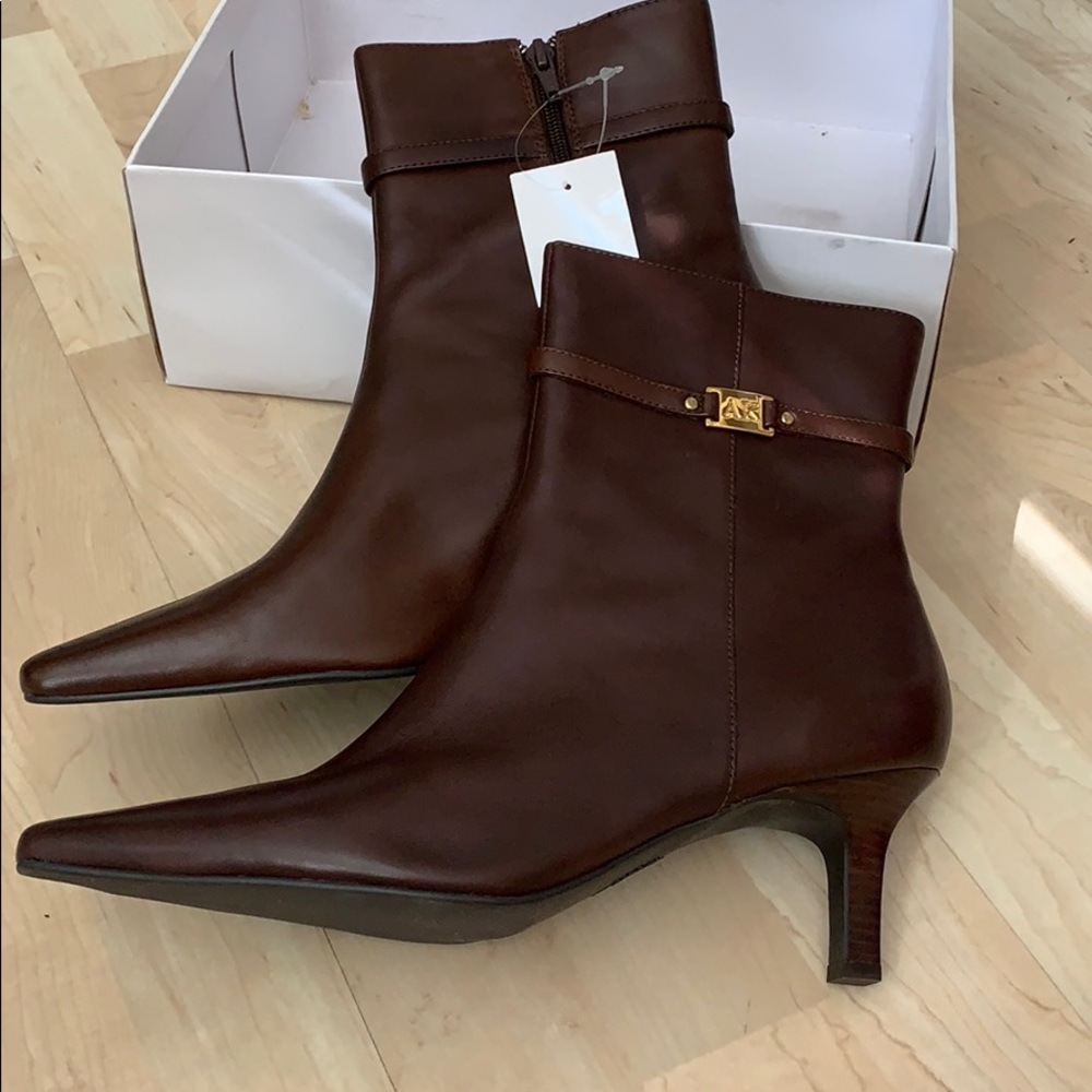 New with tags Anne Klein brown boot